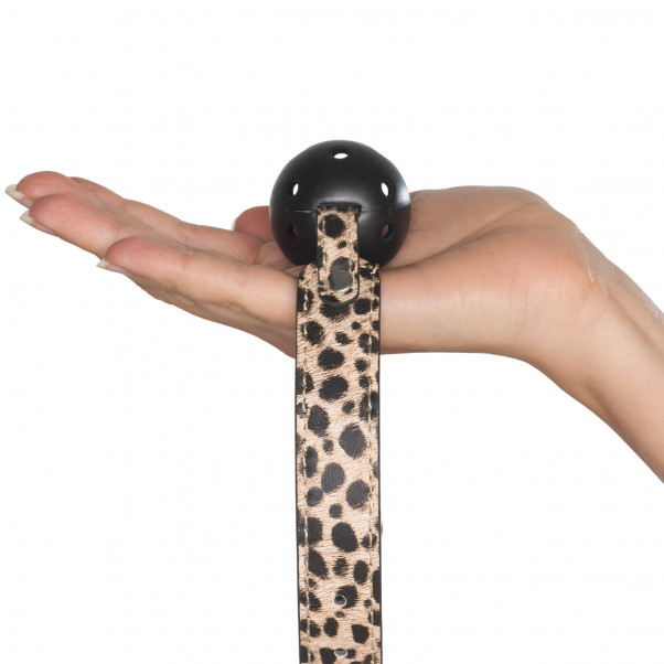 Baseks Leopard Gag Produktbilde med hånd 50