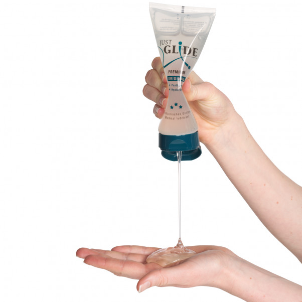 Just Glide Premium Original Vannbasert Glidemiddel med Hyaluronsyre 200 ml Produktbilde med hånd 51