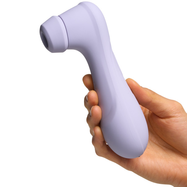Satisfyer Pro 2 Generation 3 Lilla Liquid Air Appstyrt Klitorisstimulator Produktbilde med hånd 50