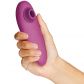 Womanizer Classic Klitorisstimulator produkt i hånd 50